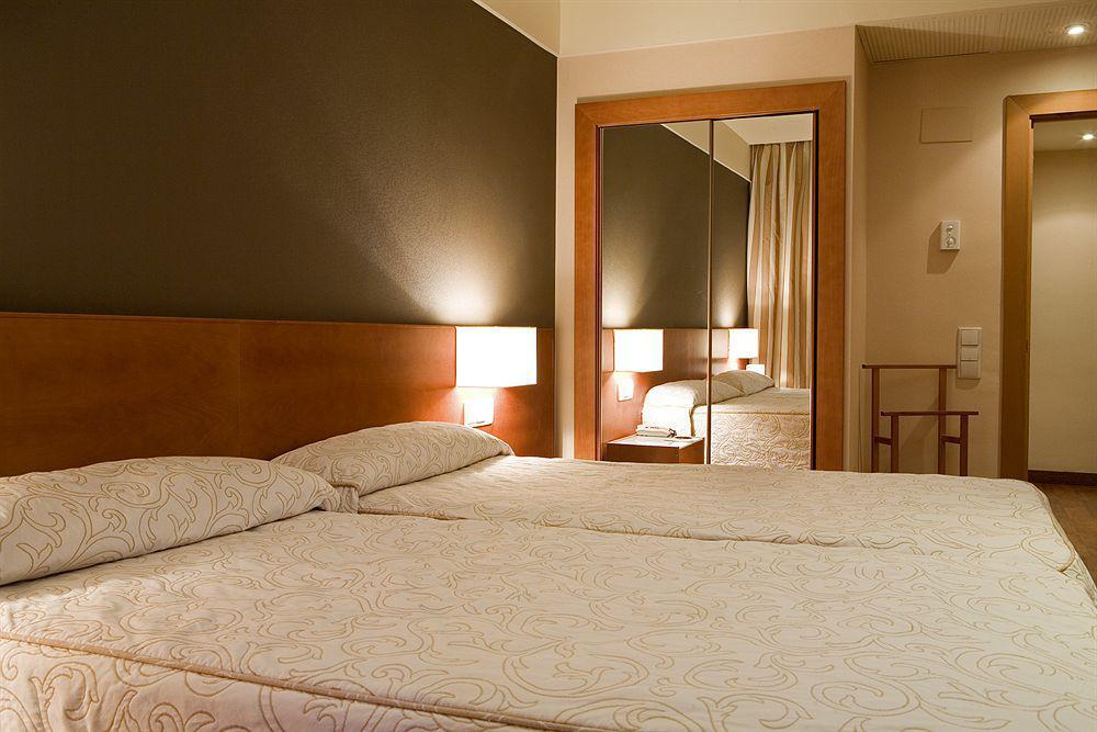 Zenit Don Yo Hotel Zaragoza Room photo
